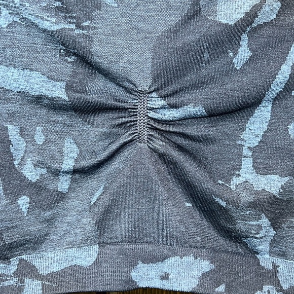 Gymshark Adapt Camo Seamless Crop Top M Blue Long Sleeves Activewear Stretch Gym - Picture 4 of 9